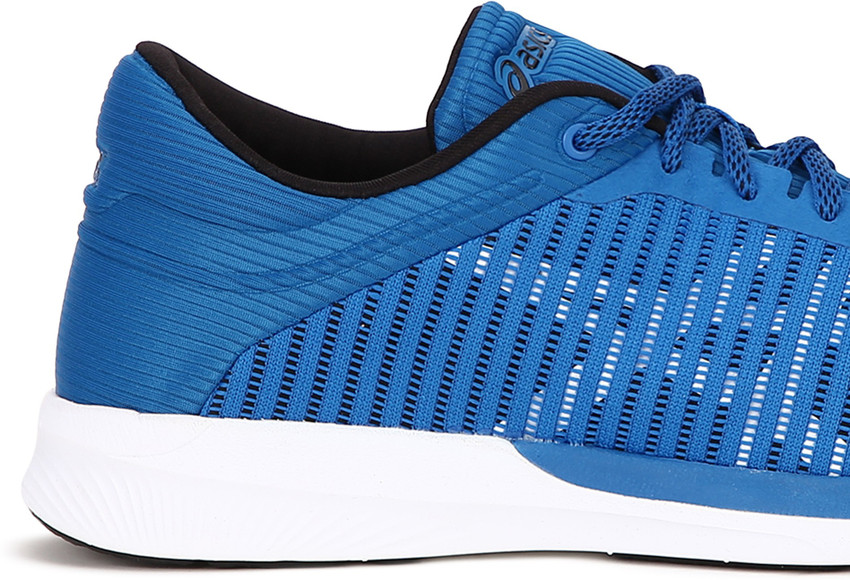 nike air max axis women's black and white