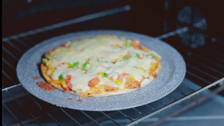 Stoneware store pizza pan