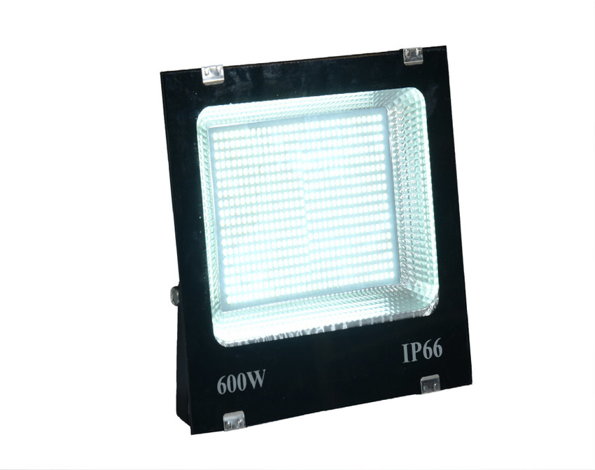600 watt outlet flood light