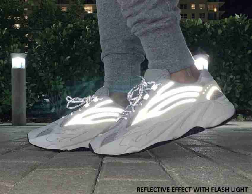 Yeezy 700 hot sale static flash