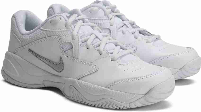 Women's court lite 2 tennis hotsell shoes white and metallic silver