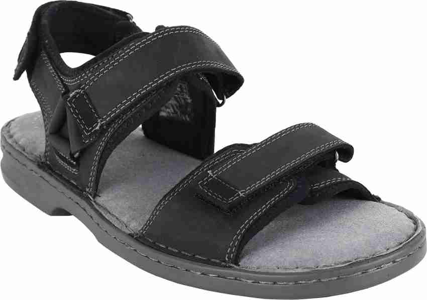 Clarks discount black sandals