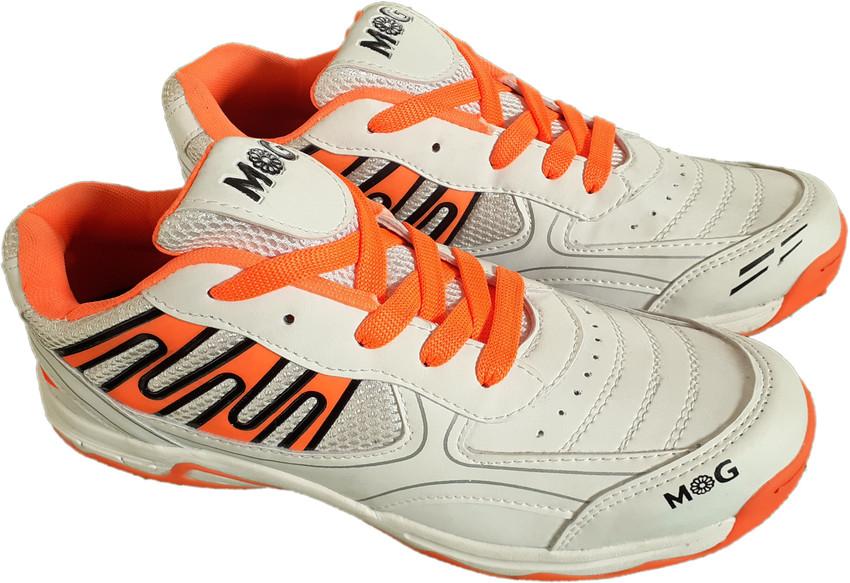 Cricket spikes 219 on sale