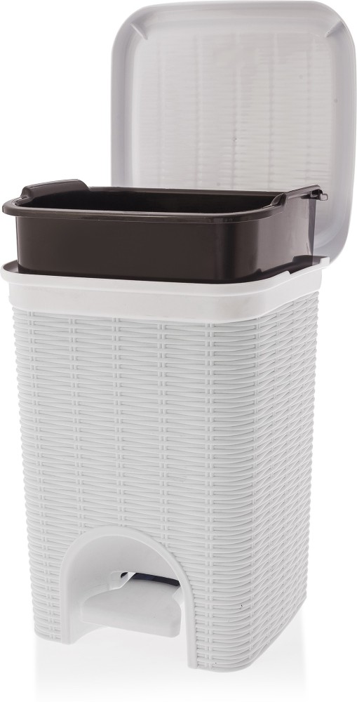 Stefanplast Elegance Pedal Dustbin With Plastic Bucket Inside For home and  kitchen/bathroom/office use - Made in Italy ( 6 Ltr, white ) PP  (Polypropylene) Dustbin Price in India - Buy Stefanplast Elegance