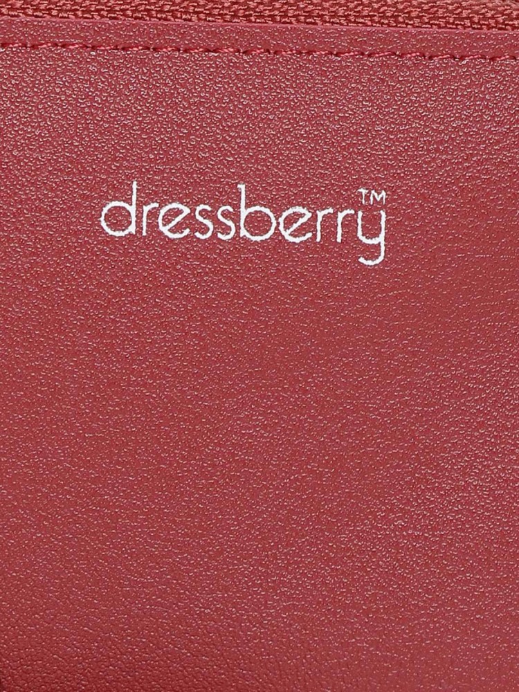 Dressberry logo hotsell