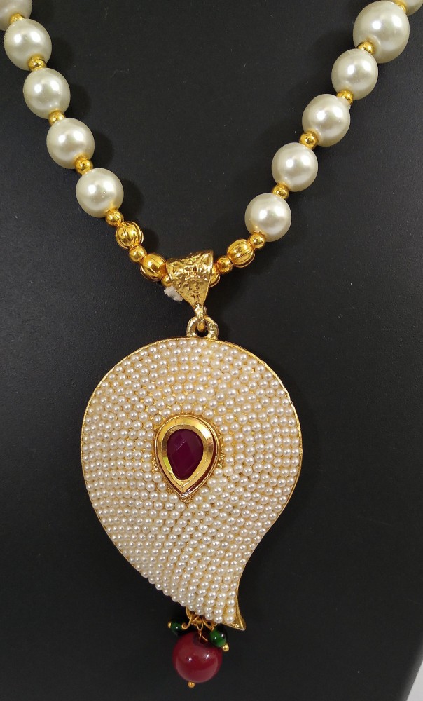 Gold pendant clearance with moti mala