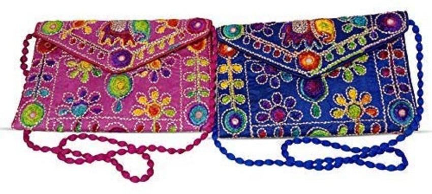 clutches meaning in Gujarati  clutches translation in Gujarati - Shabdkosh