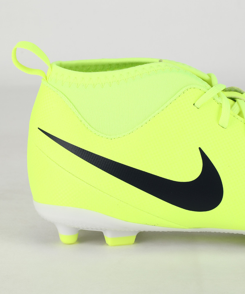 Nike girls soccer shoes top