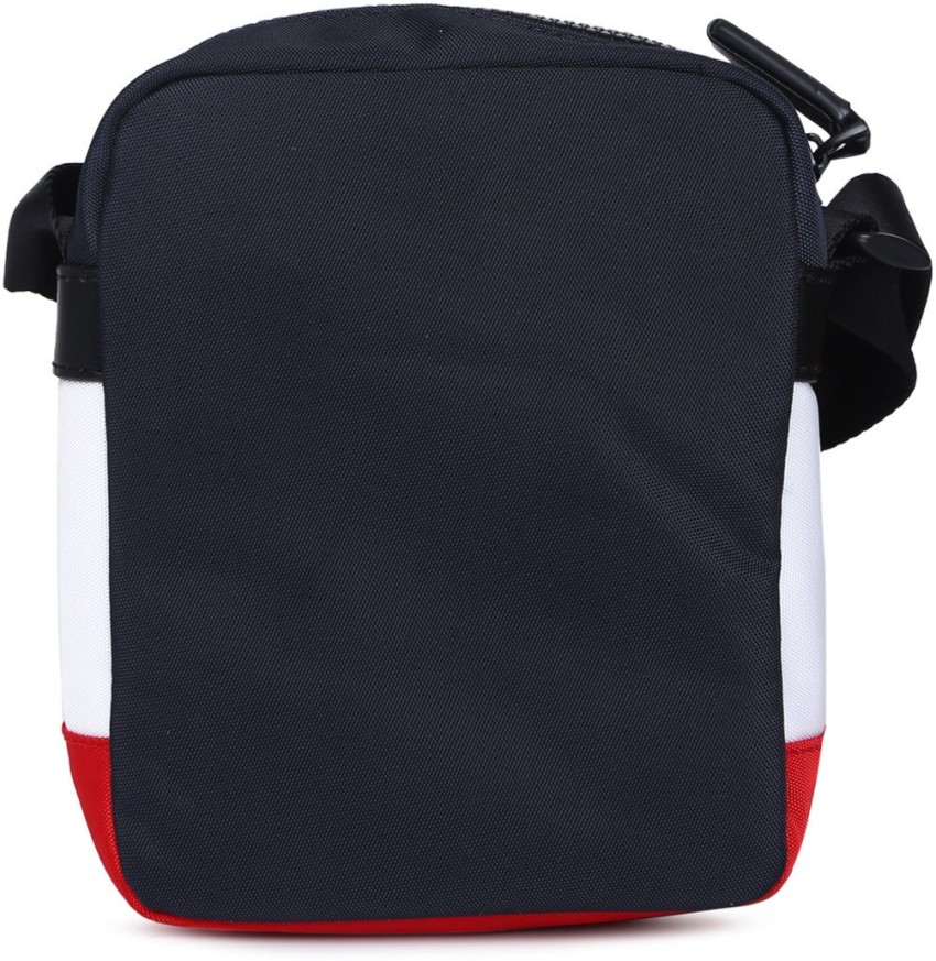 Messenger bag hot sale tommy hilfiger