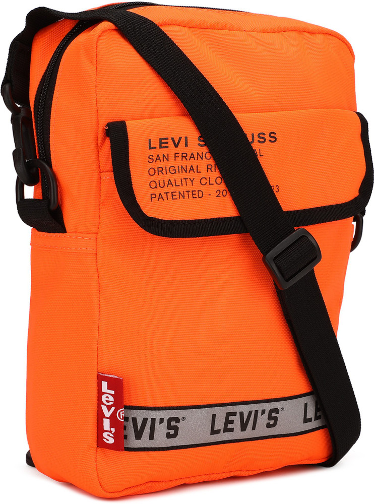 Levi's hot sale bags flipkart