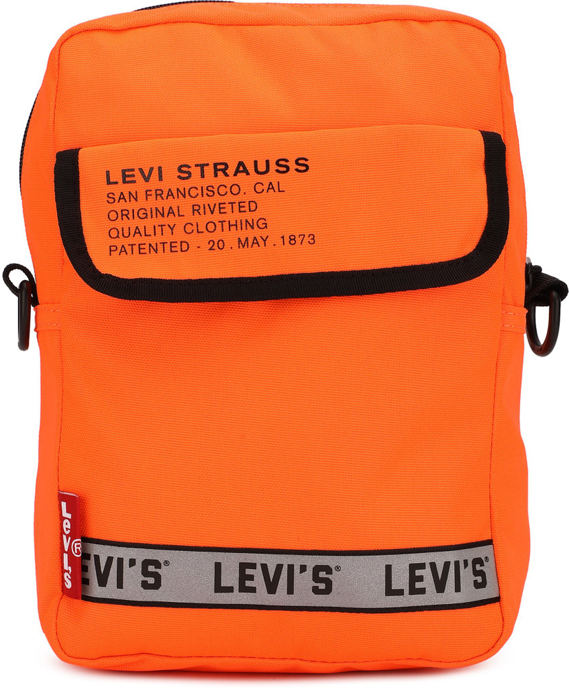 Levi's bags flipkart discount