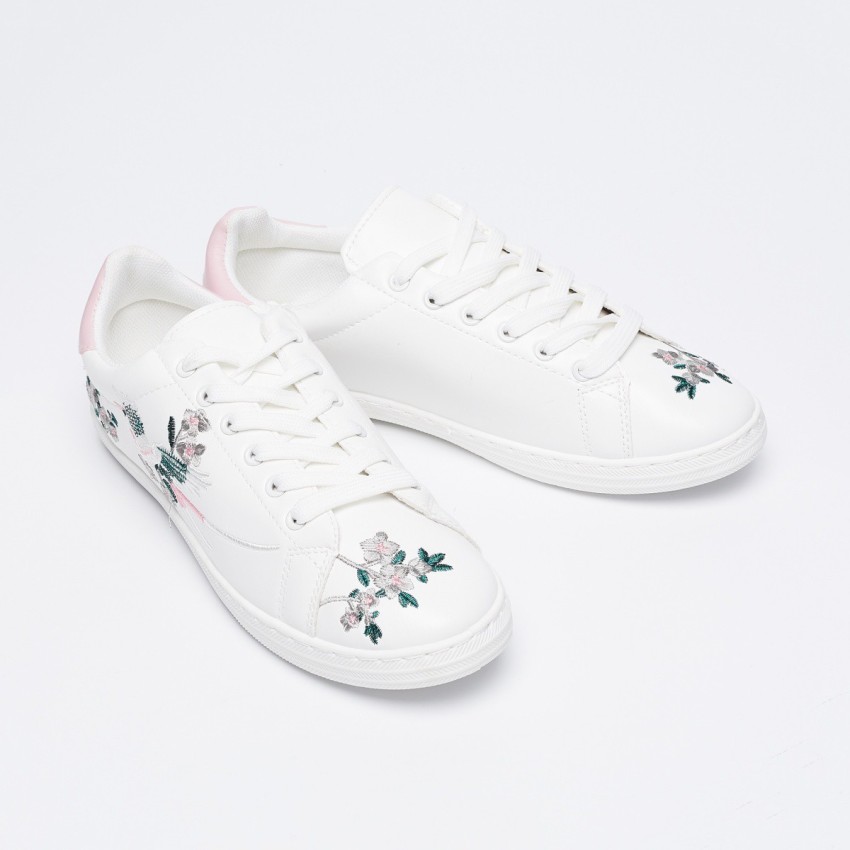 Ginger by lifestyle deals white shoes