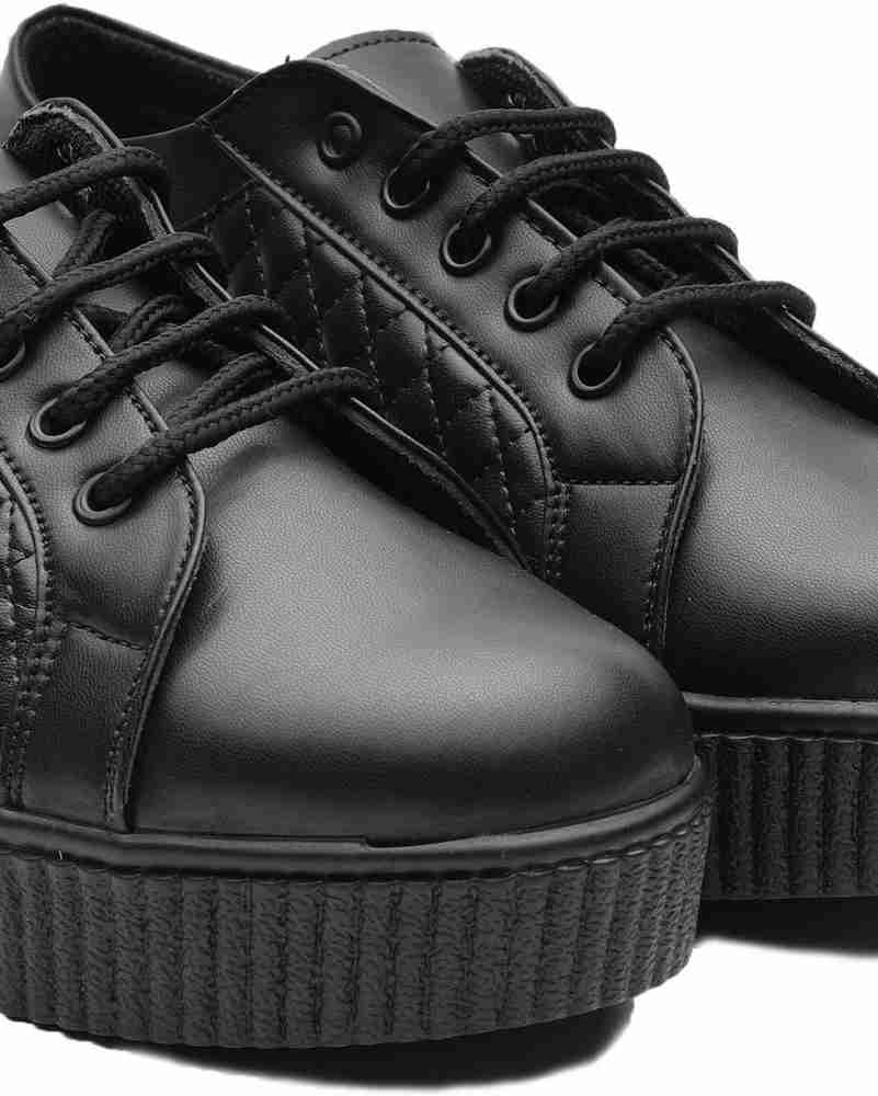 Sneakers street style store on sale