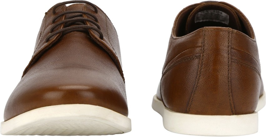 Red tape hot sale tan sneakers