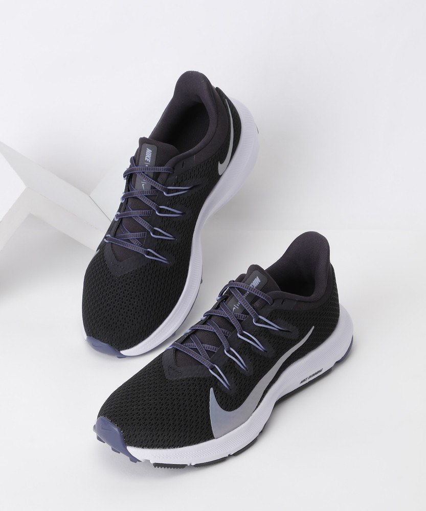 nike running quest 2 trainers in triple black