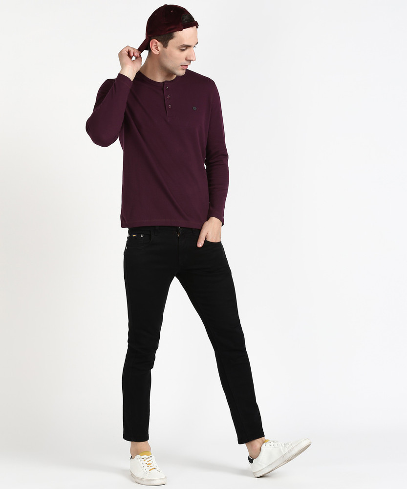 Men's burgundy top t shirt outfit