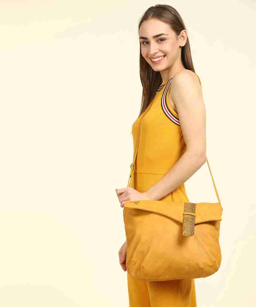 Giggle Minion Yellow Shoulder Bag | JFP163