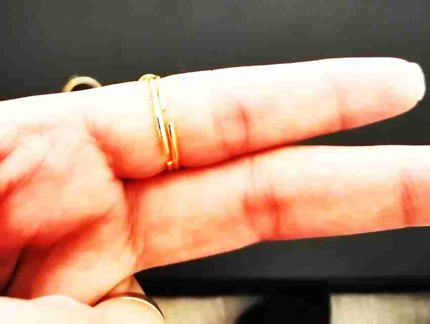 Gold ring turning hot sale finger black