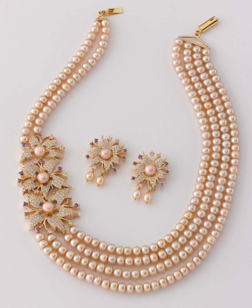 CHANDRANI PEARLS Alloy Gold plated White Beige Jewellery Set