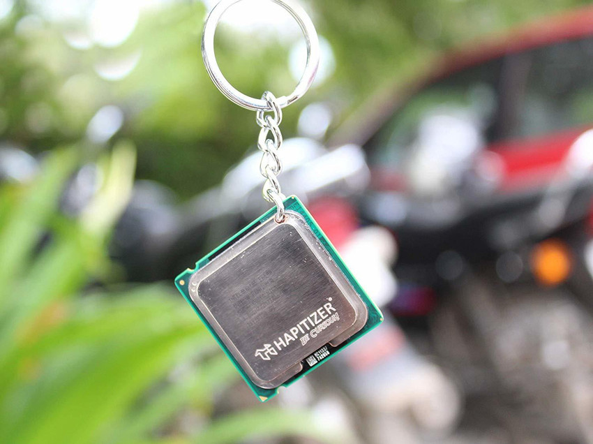 cpu-processor-keychain-keyring-for-technology-fan-and-tech-original-imafz6bebeqsdtjh.jpeg
