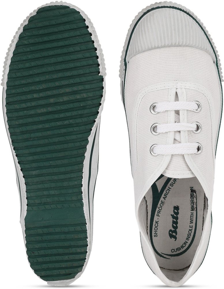 Bata white hotsell canvas shoes