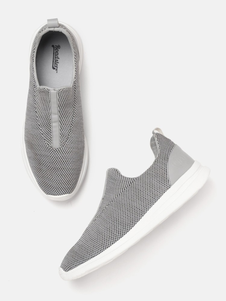 Roadster slip clearance on sneakers