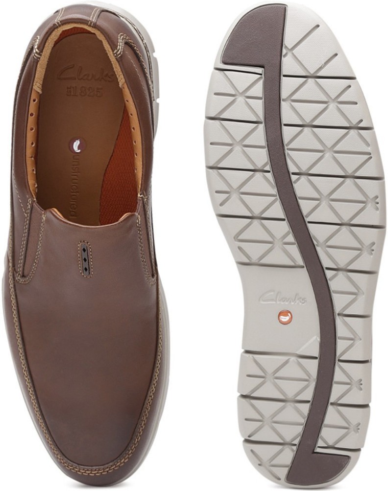 Clarks men's slip hot sale on casual shoes