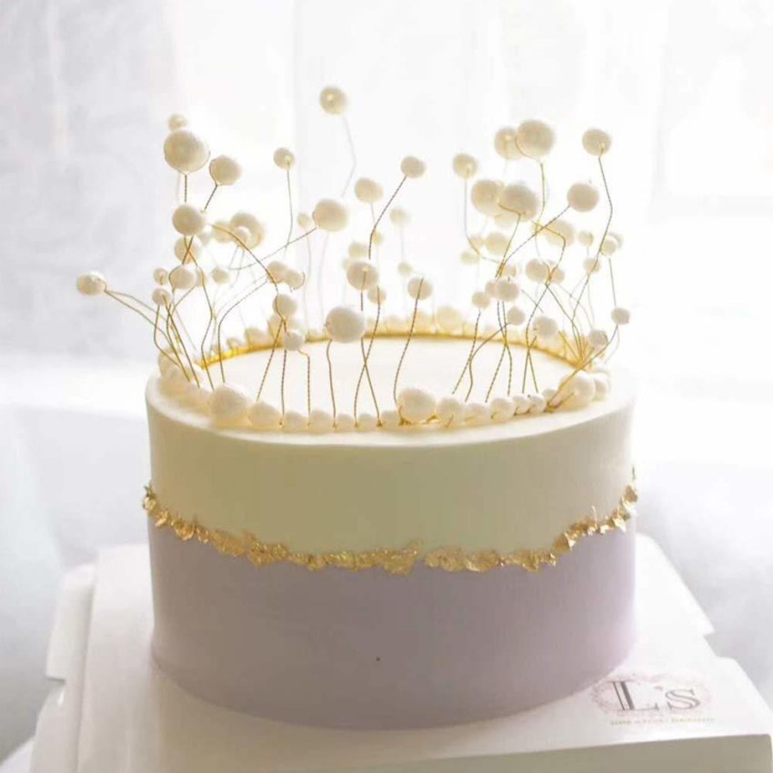 Edible Gold Crown Cake Topper Tutorial - Sugar & Sparrow