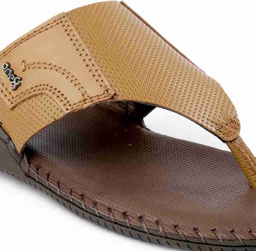 Men's palm slippers. Price: 8,000 DM to order or WhatsApp