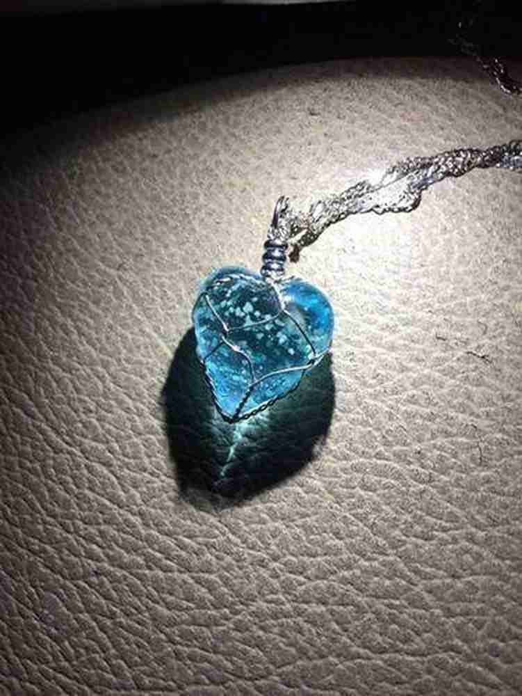 Grab Classy Glow in the dark Heart Alloy Pendant