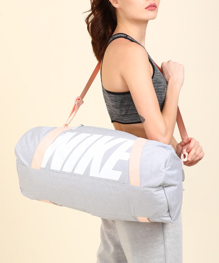 Nike gym cheap bag flipkart