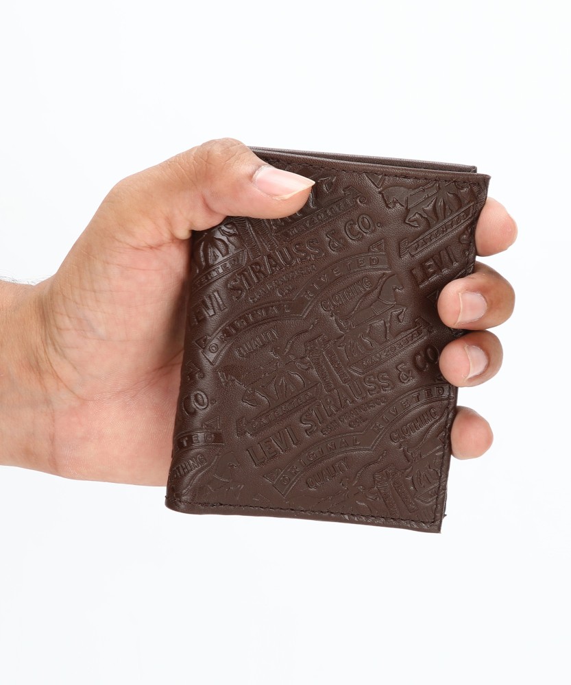 Levis mens sales wallet flipkart