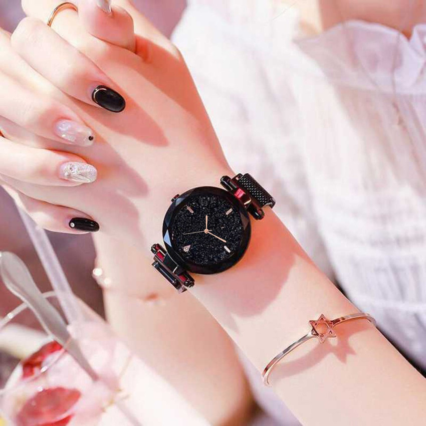 Magnet watch shop police