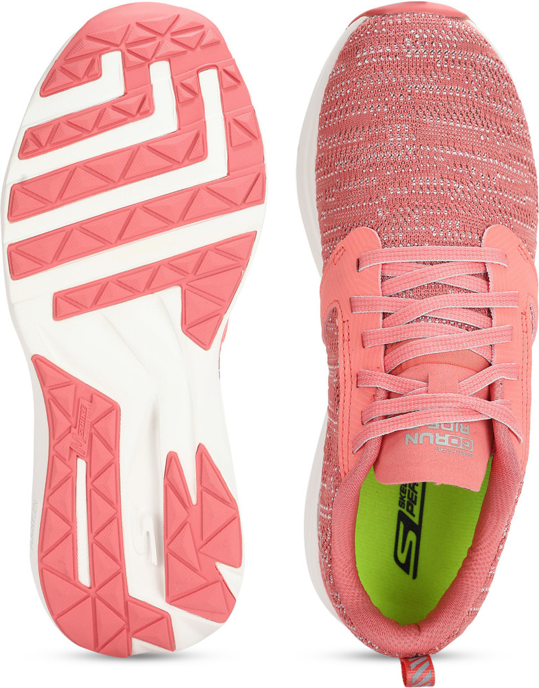 15200 skechers