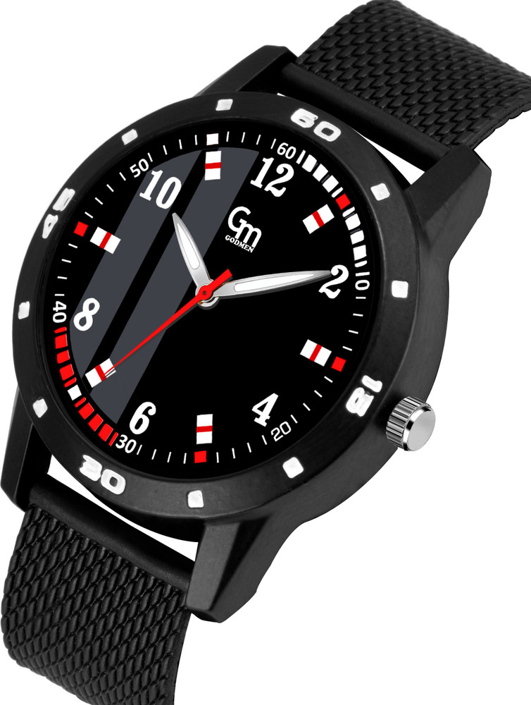Boy watch new arrivals ghadi