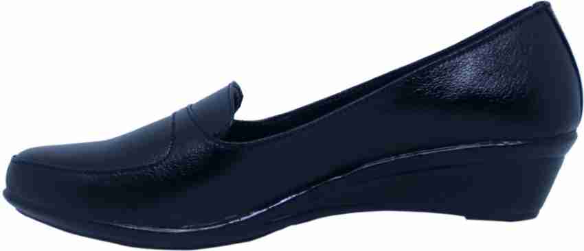 Womens navy wedge discount shoes