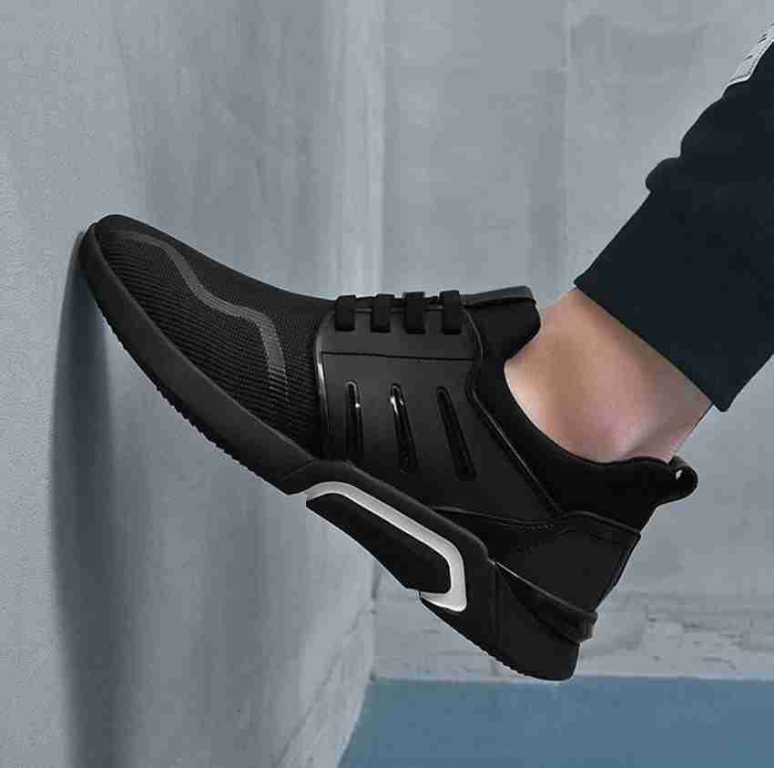 Branded black hot sale sports shoes