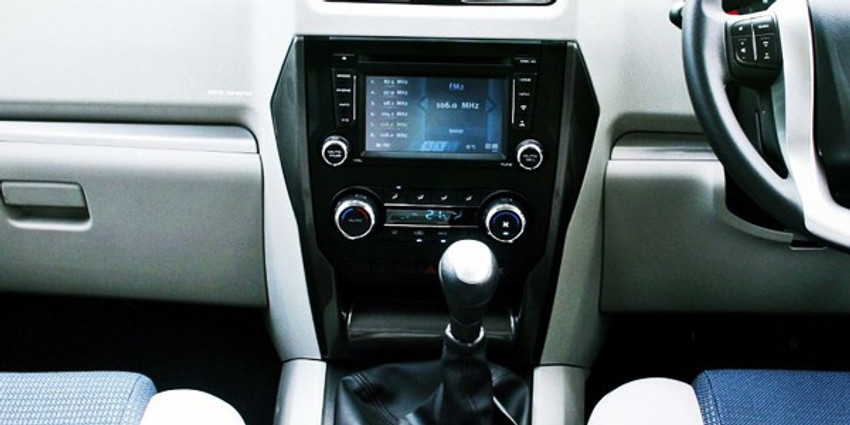 Mahindra music outlet system price