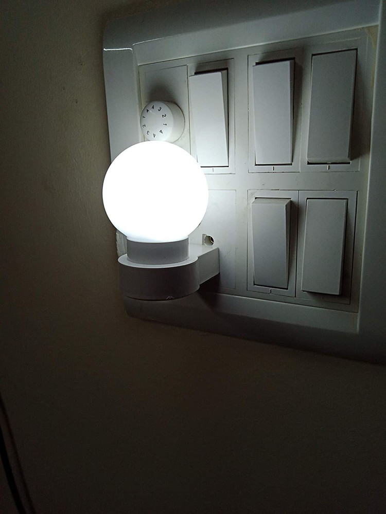 Night light socket outlet