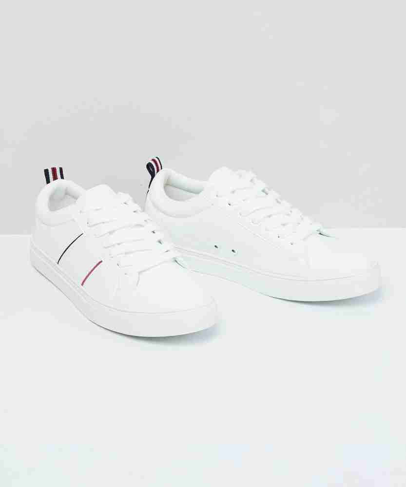 Max shop white sneakers