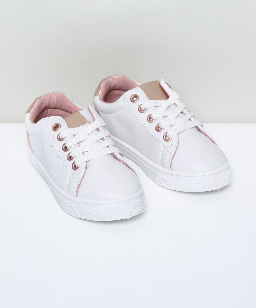 Girl white hot sale shoes flipkart