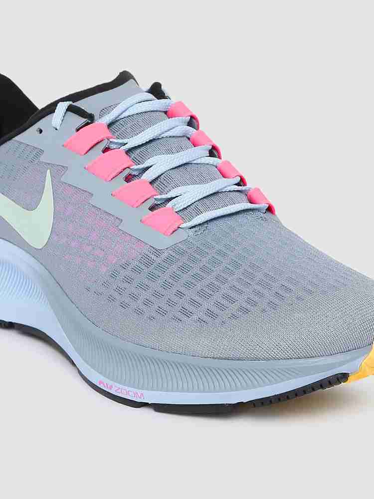 Nike grey tennis shoes deals