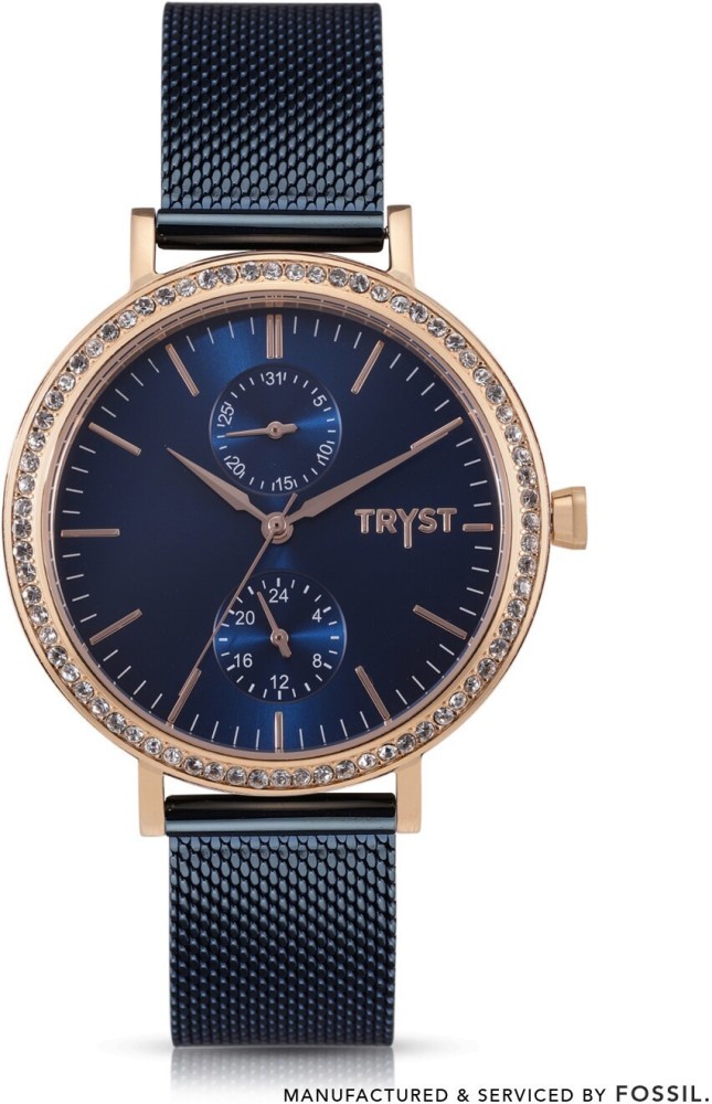 Tryst watches new arrivals