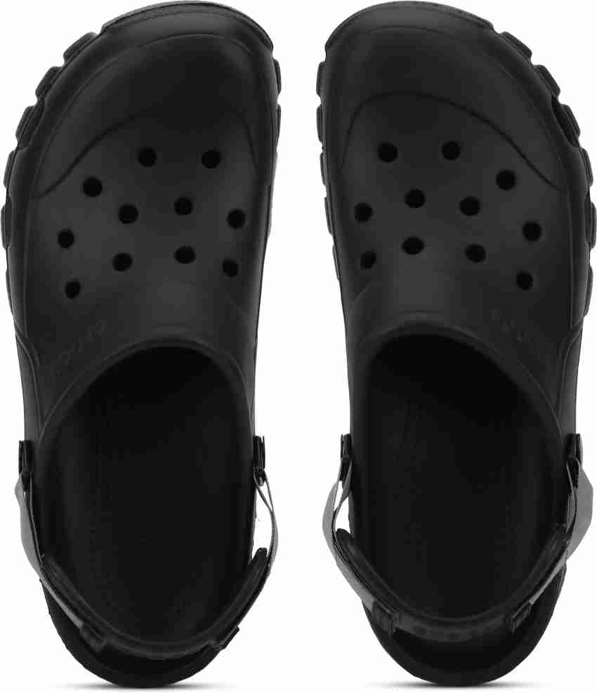 Crocs for men below 2025 1000