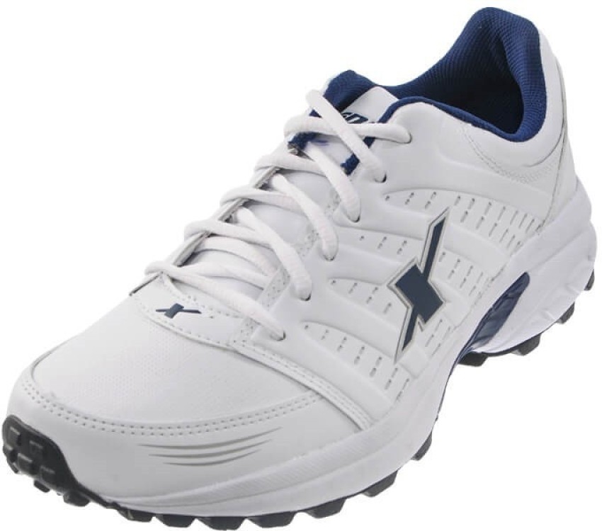 Sparx white cheap shoes flipkart