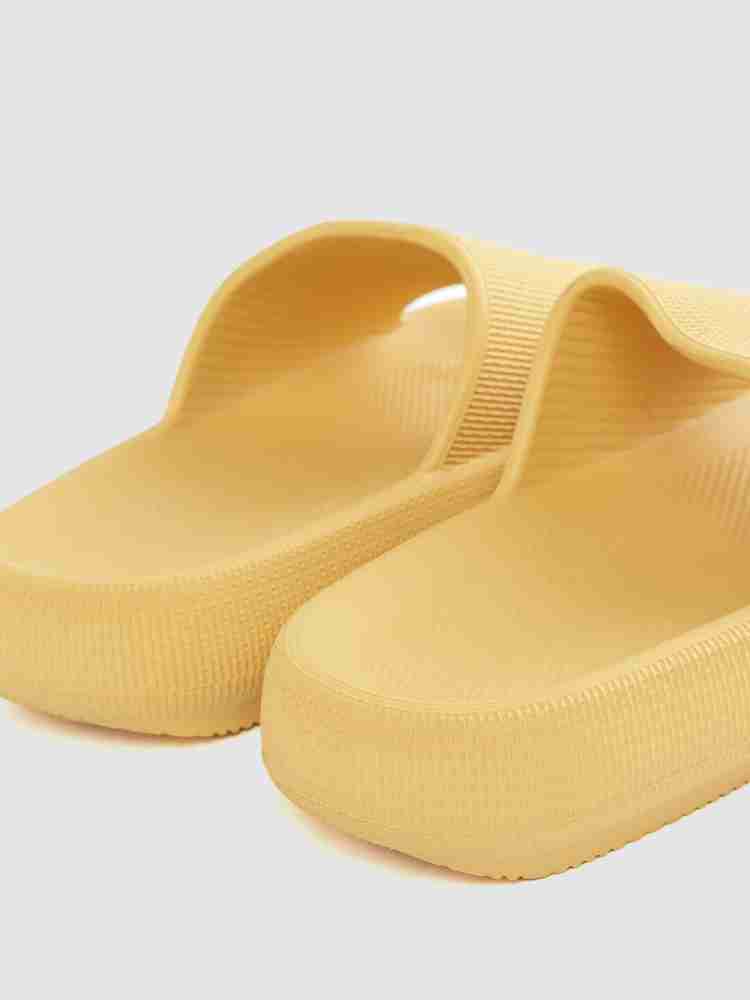 Sanuk Women's Puff N Chill Low Ambre Slippers Size 6 Yellow Green