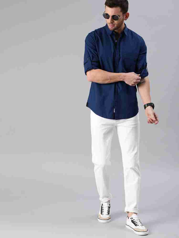 Grey Pants with Blue Shirt Casual Outfits For Men In Their 20s (44