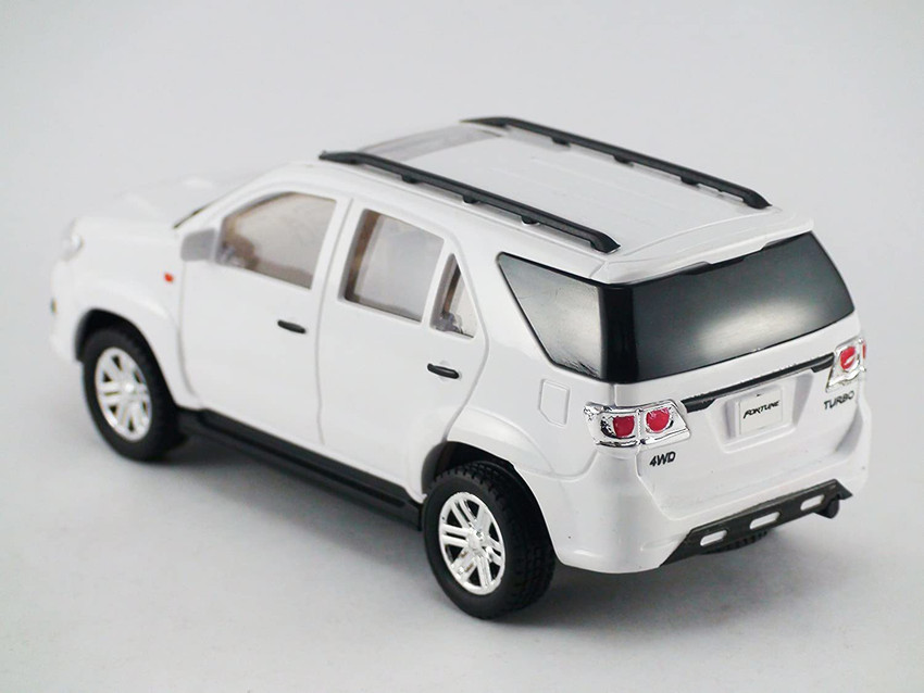 Fortuner toy car online hot sale