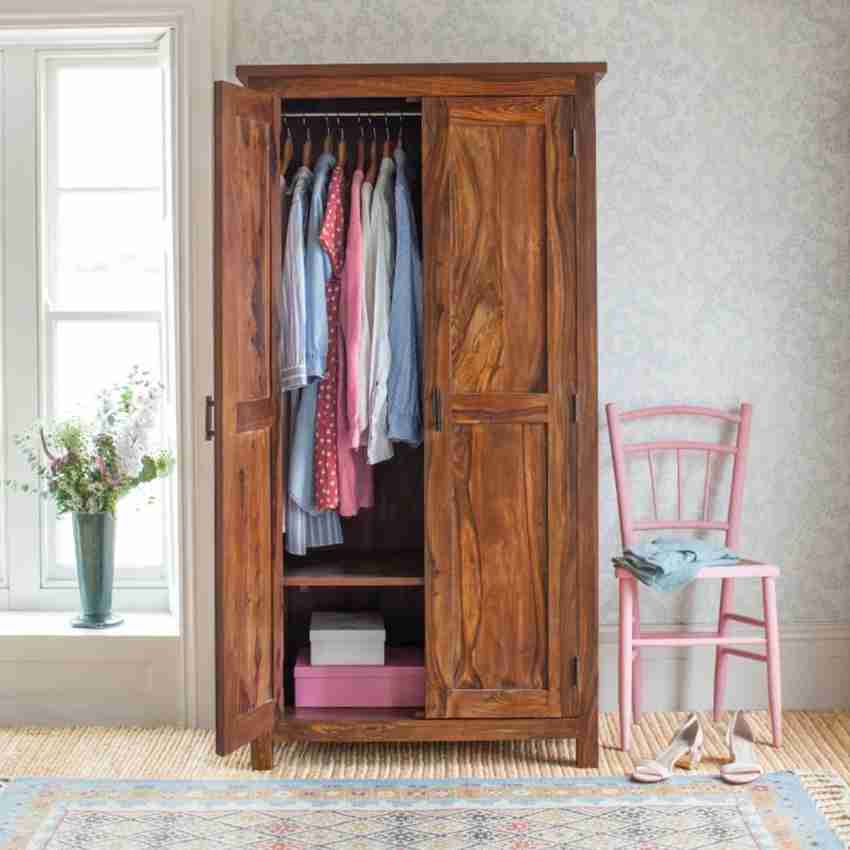 Shelf new arrivals for dress