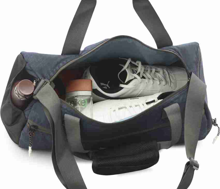 Nike gym bag flipkart discount